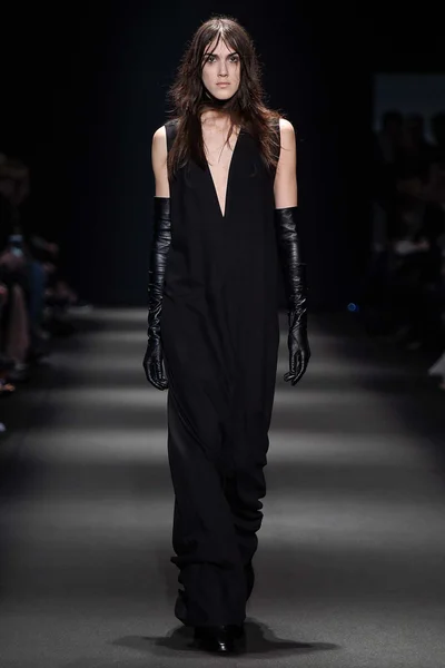 Look 28